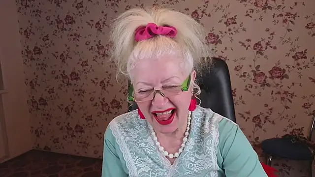 Maya Mayflower online show from December 1, 2025, 4:06 am