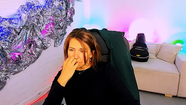 NicoleHitman online show from September 9, 2025, 5:29 am