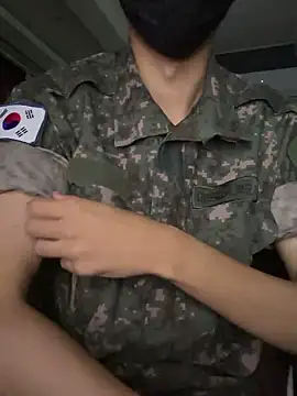 hello038038 online show from November 30, 2025, 9:13 am