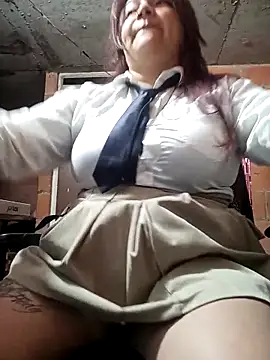 isis milove online show from April 14, 2026, 9:04 am