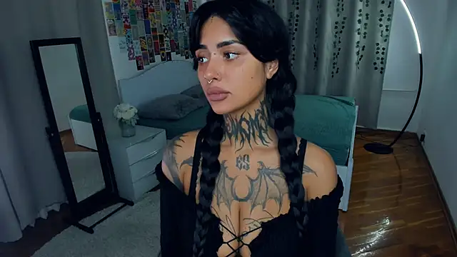 Snapshot of CharimgSabrina chatting on October 5, 2025, 6:12 am CharimgSabrina online show from October 5, 2025, 6:12 am