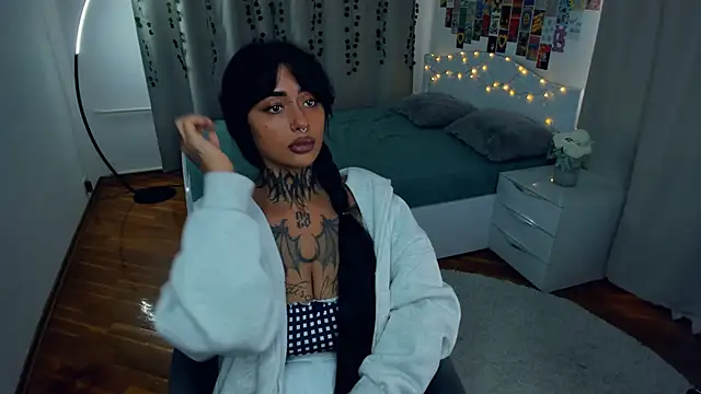 Snapshot of CharimgSabrina chatting on October 27, 2025, 7:01 am CharimgSabrina online show from October 27, 2025, 7:01 am