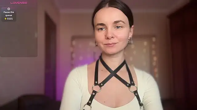 lanaloulou online show from September 21, 2025, 1:46 pm