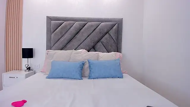 sweetandyy  online show from July 17, 2026, 2:56 pm