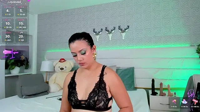 LeilaHiuston online show from February 11, 2026, 8:47 pm