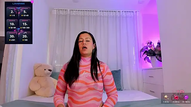 LeilaHiuston online show from March 26, 2026, 8:25 pm