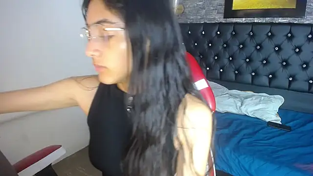 Valen Person online show from March 7, 2025, 12:01 pm