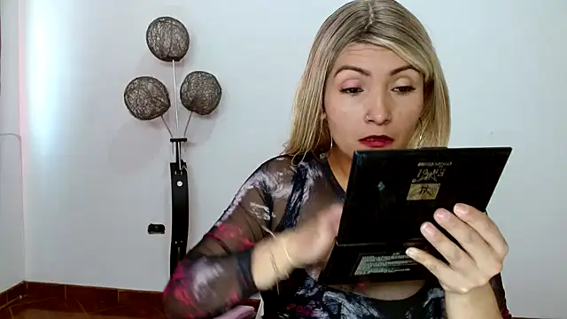 nanis milf online show from December 19, 2025, 1:51 pm