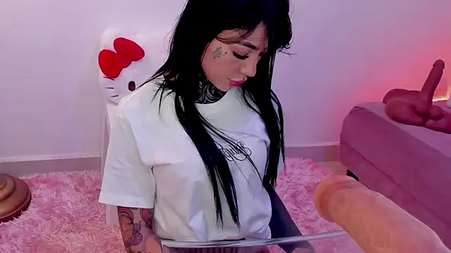 Dani Valen online show from October 28, 2025, 10:01 pm