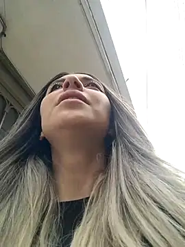 Isabella Varella online show from March 4, 2025, 1:49 pm