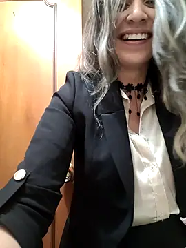 Isabella Varella online show from March 10, 2025, 4:25 pm