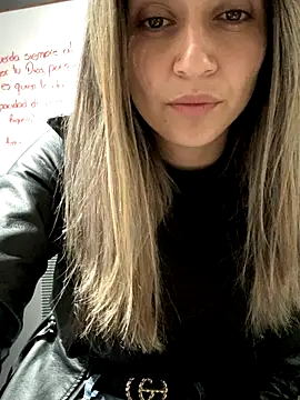 Isabella Varella online show from November 6, 2025, 12:50 pm