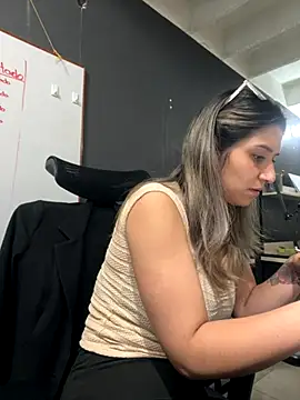 Isabella Varella online show from November 13, 2025, 12:48 pm