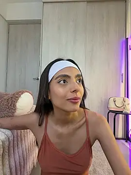 ZaraLuuv online show from April 23, 2026, 6:10 pm