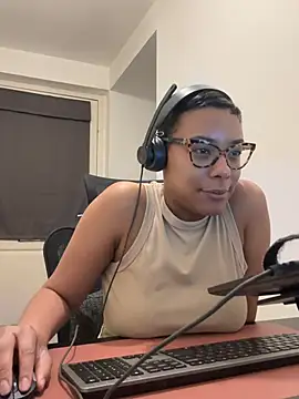 Melia Rayne online show from February 10, 2026, 10:52 am