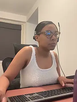 Melia Rayne online show from March 19, 2026, 10:52 am