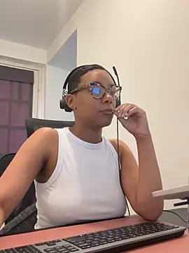 Melia Rayne online show from April 22, 2026, 9:11 am