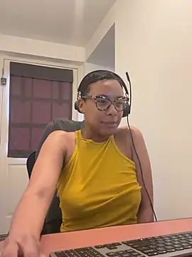 Melia Rayne online show from April 23, 2026, 9:52 am