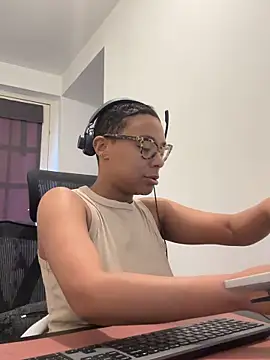 Melia Rayne online show from April 24, 2026, 9:23 am