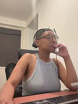 Melia Rayne online show from April 27, 2026, 12:25 pm