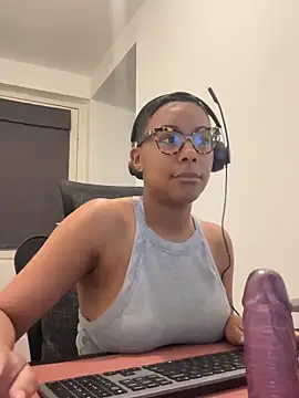 Melia Rayne online show from April 28, 2026, 9:36 am