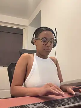 Snapshot of Melia_Rayne chatting on May 15, 2026, 10:00 am Melia Rayne online show from May 15, 2026, 10:00 am