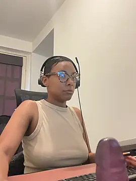 Snapshot of Melia_Rayne chatting on May 27, 2026, 9:39 am Melia Rayne online show from May 27, 2026, 9:39 am