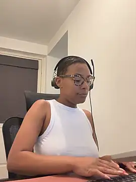 Snapshot of Melia_Rayne chatting on June 5, 2026, 9:37 am Melia Rayne online show from June 5, 2026, 9:37 am