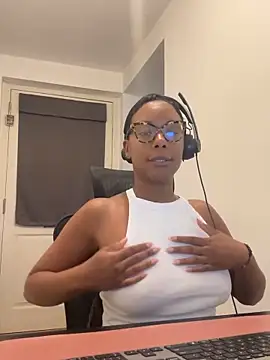 Snapshot of Melia_Rayne chatting on June 30, 2026, 9:54 am Melia Rayne online show from June 30, 2026, 9:54 am