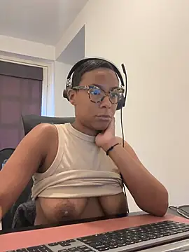 Snapshot of Melia_Rayne chatting on July 3, 2026, 9:48 am Melia Rayne online show from July 3, 2026, 9:48 am