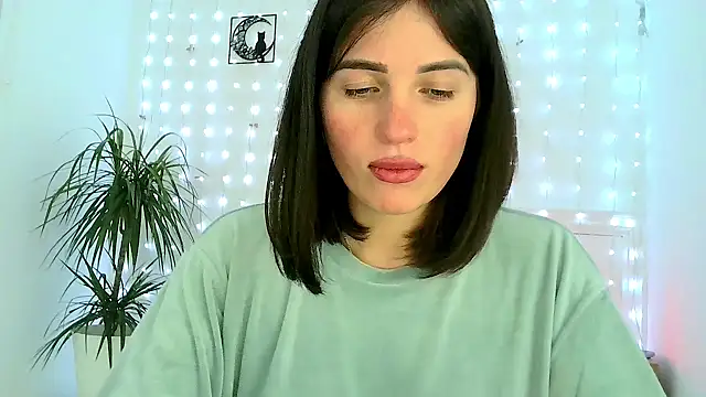 neferutt online show from November 25, 2025, 4:07 pm