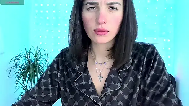 neferutt online show from November 28, 2025, 2:31 pm