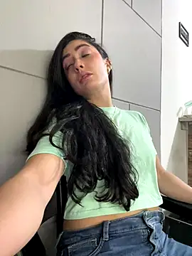 isabella winkler online show from December 22, 2025, 3:53 pm