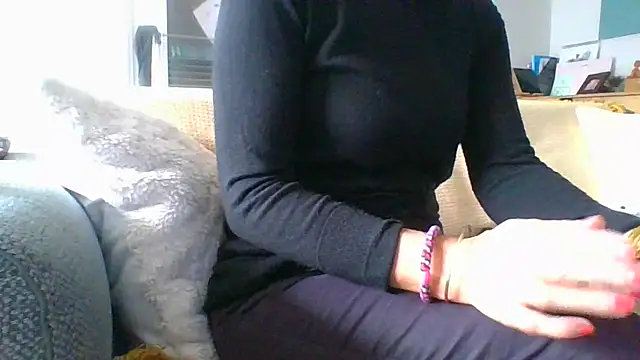 Valentinette online show from November 17, 2025, 12:55 pm