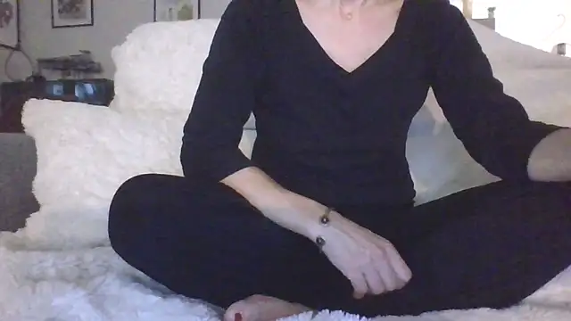 Valentinette online show from January 5, 2026, 8:01 pm