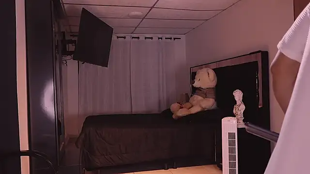 ErosKhaos online show from October 5, 2025, 3:27 am