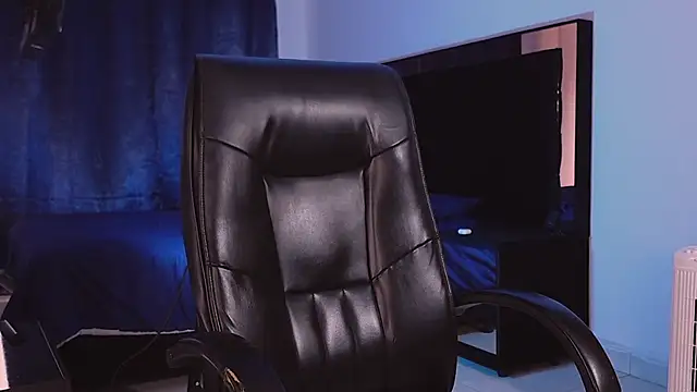 ErosKhaos online show from November 19, 2025, 7:58 pm