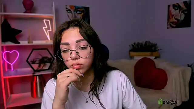 kiki swan online show from March 10, 2025, 10:04 am