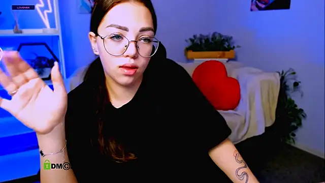 kiki swan online show from March 17, 2025, 7:24 am