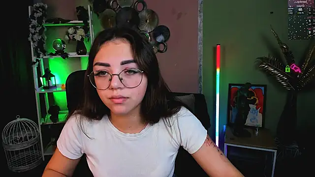 kiki swan online show from December 3, 2025, 9:07 am