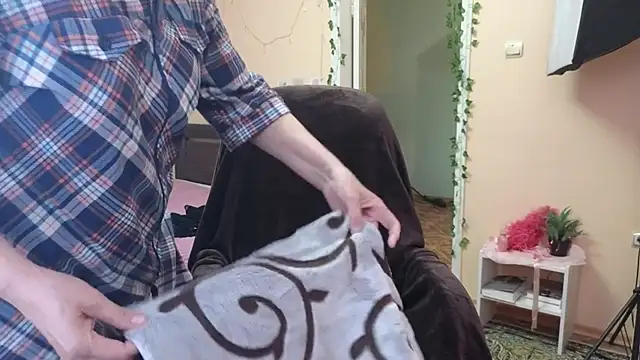 Wane Witch online show from April 12, 2026, 4:34 pm