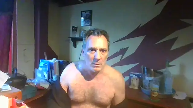 Snapshot of HunkofRock chatting on May 5, 2026, 11:07 am HunkofRock online show from May 5, 2026, 11:07 am