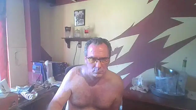 Snapshot of HunkofRock chatting on May 18, 2026, 4:13 pm HunkofRock online show from May 18, 2026, 4:13 pm