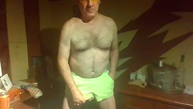 Snapshot of HunkofRock chatting on May 19, 2026, 1:56 am HunkofRock online show from May 19, 2026, 1:56 am