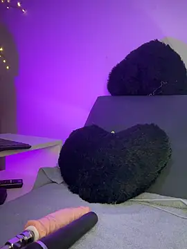 monse cat online show from March 28, 2026, 5:29 am