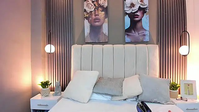 GiannaColling1 online show from October 26, 2025, 2:56 pm