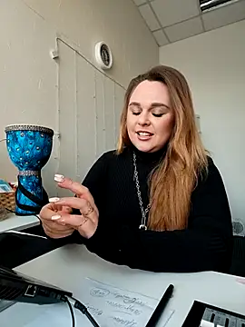 Juicy PeachLux online show from December 17, 2025, 6:52 am