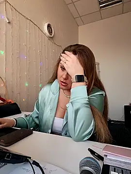 Juicy PeachLux online show from March 25, 2026, 6:52 am