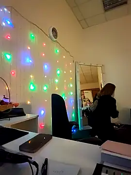 Juicy PeachLux online show from April 1, 2026, 2:36 pm