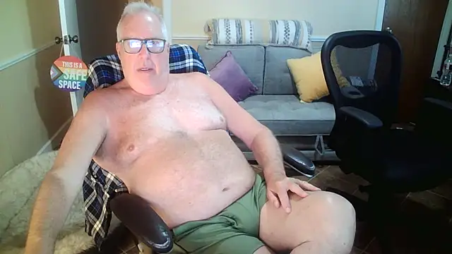 Snapshot of superbearboss chatting on June 11, 2026, 10:52 pm superbearboss online show from June 11, 2026, 10:52 pm